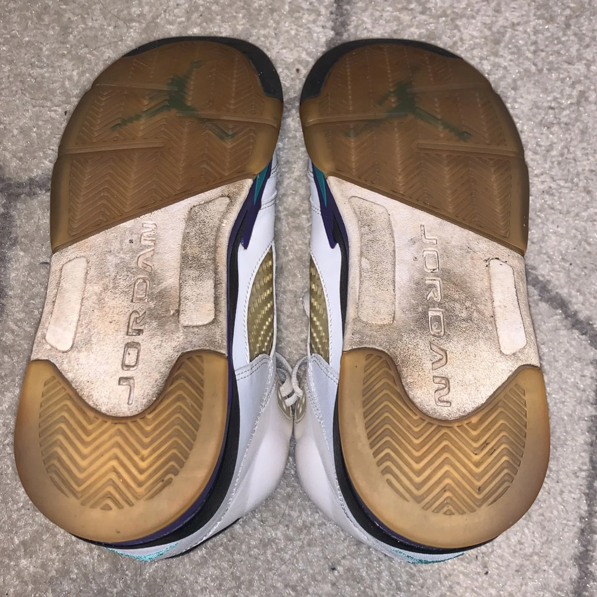 AIR JORDAN 5 WHITE GRAPE SIZE 7Y image indicator(6)