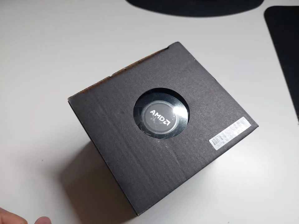 AMD Ryzen 7 Wraith Prism CPU Cooler image indicator(3)