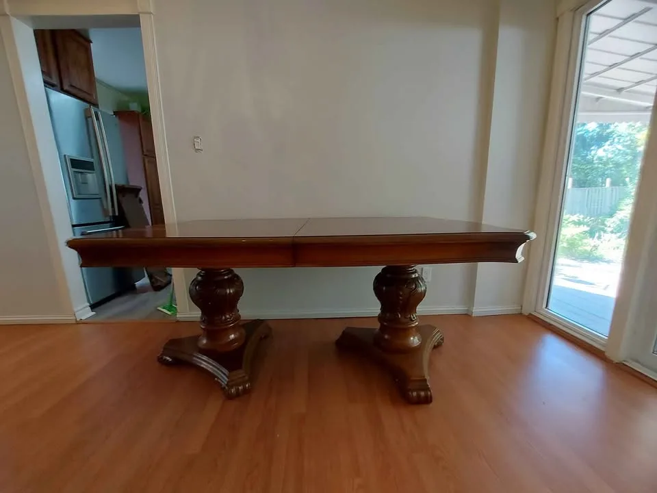 Dining Room Table image indicator(3)