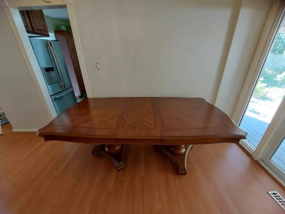 Dining Room Table image indicator(4)