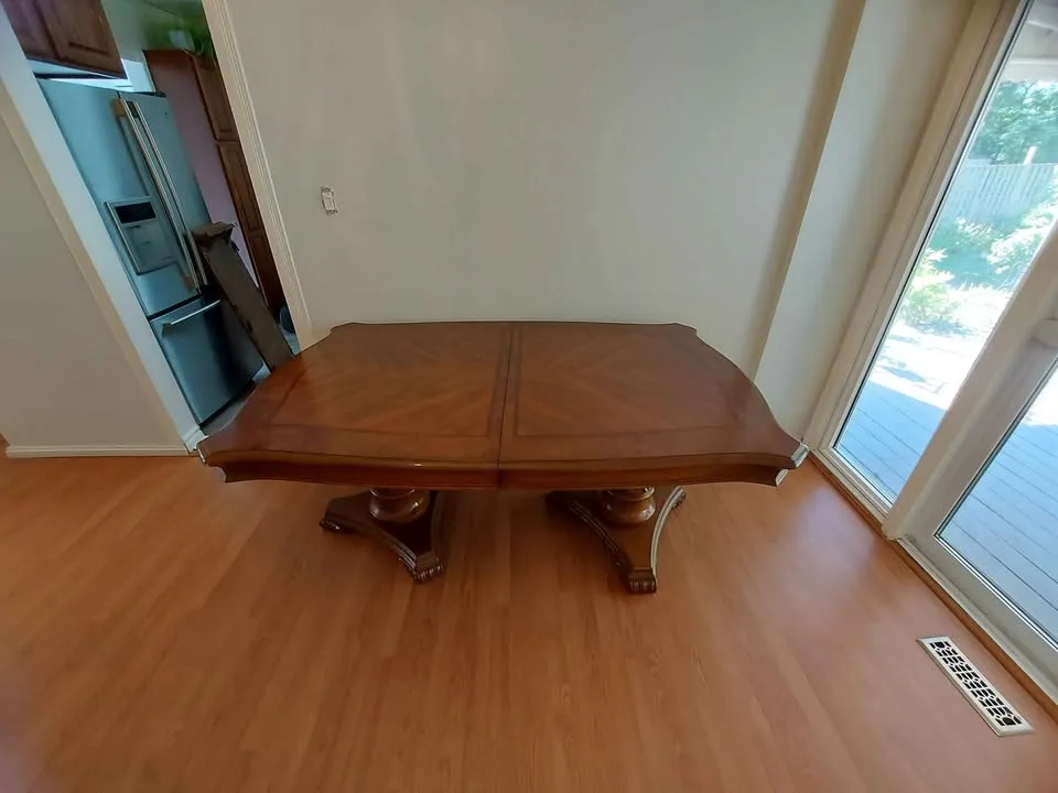 Dining Room Table image indicator(5)