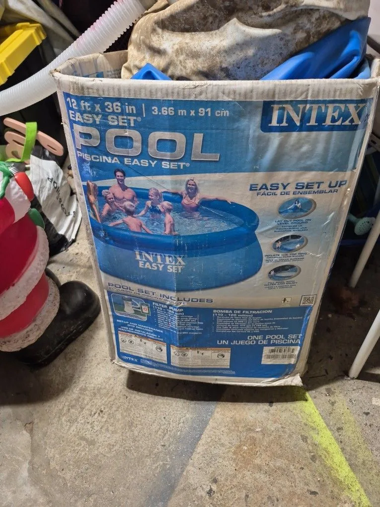 Used Pool With Hoses N Pump thumbnail