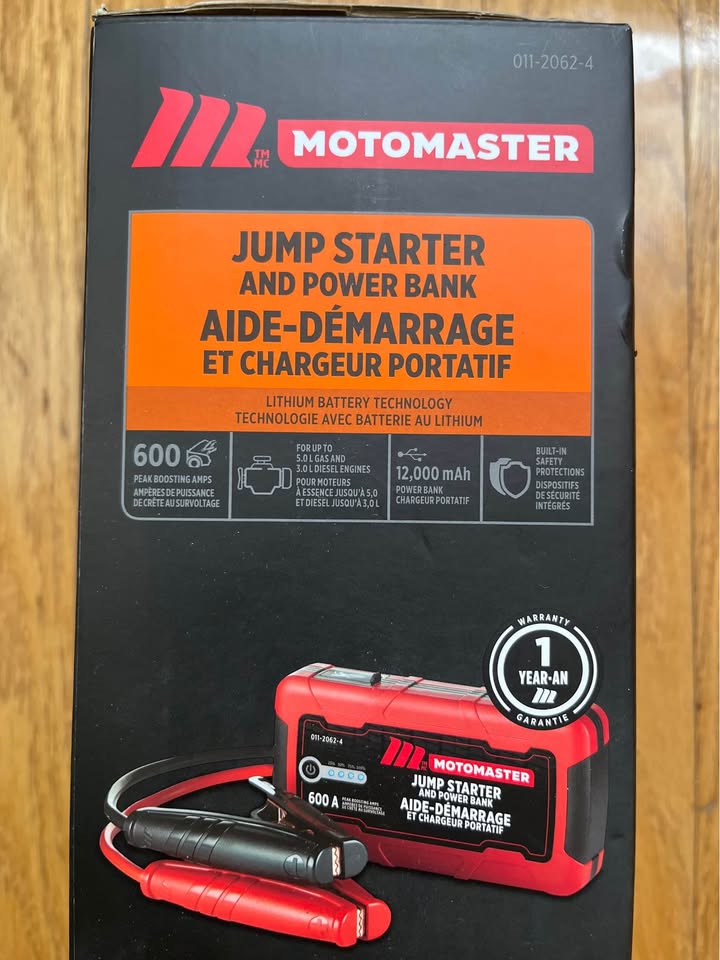 MotoMaster Jump Starter & USB Power Bank - photo 2