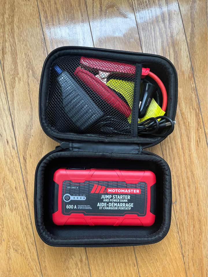 MotoMaster Jump Starter & USB Power Bank - photo 3