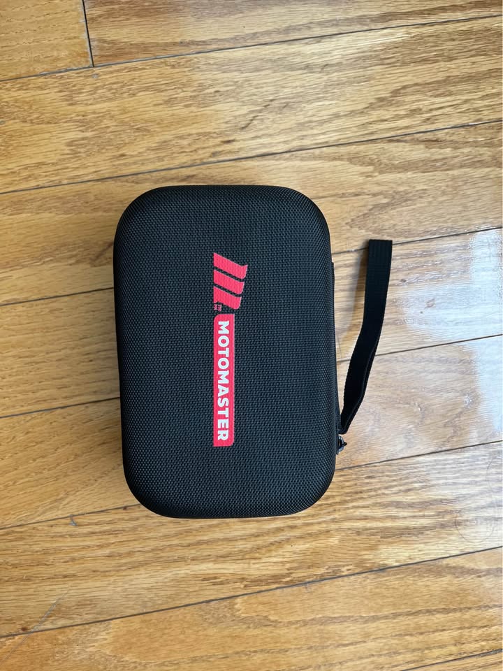 MotoMaster Jump Starter & USB Power Bank - photo 5