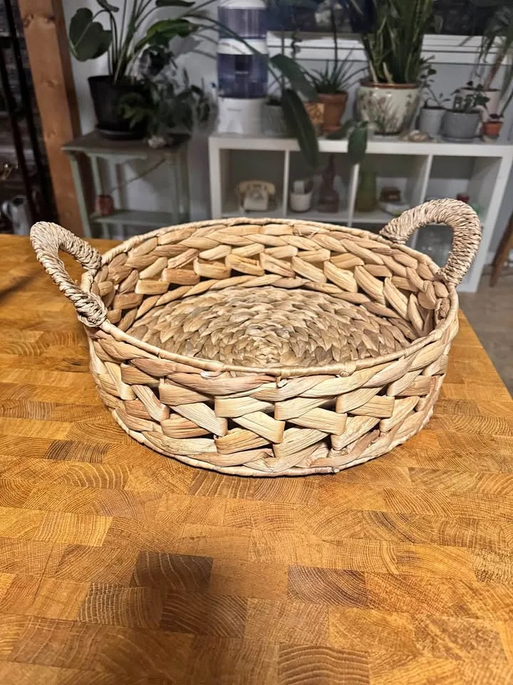 Round basket thumbnail