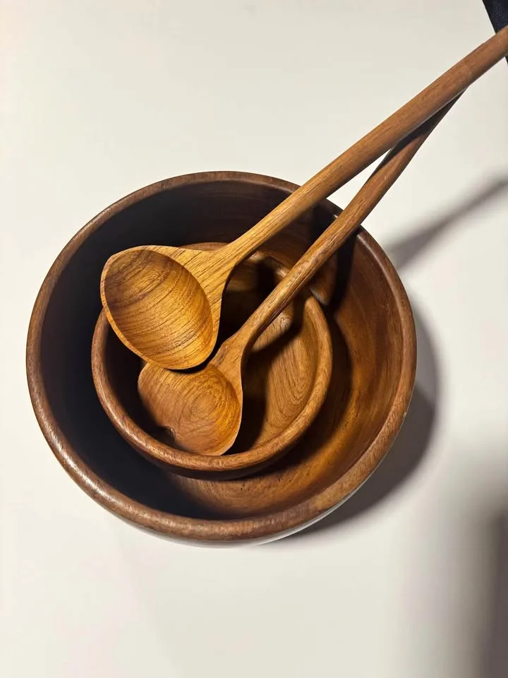 Wooden salad bowls thumbnail