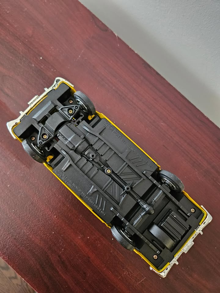 1955 Chevy Nomad 1:24 Die-Cast Wagon - Yellow & Cream - photo 3