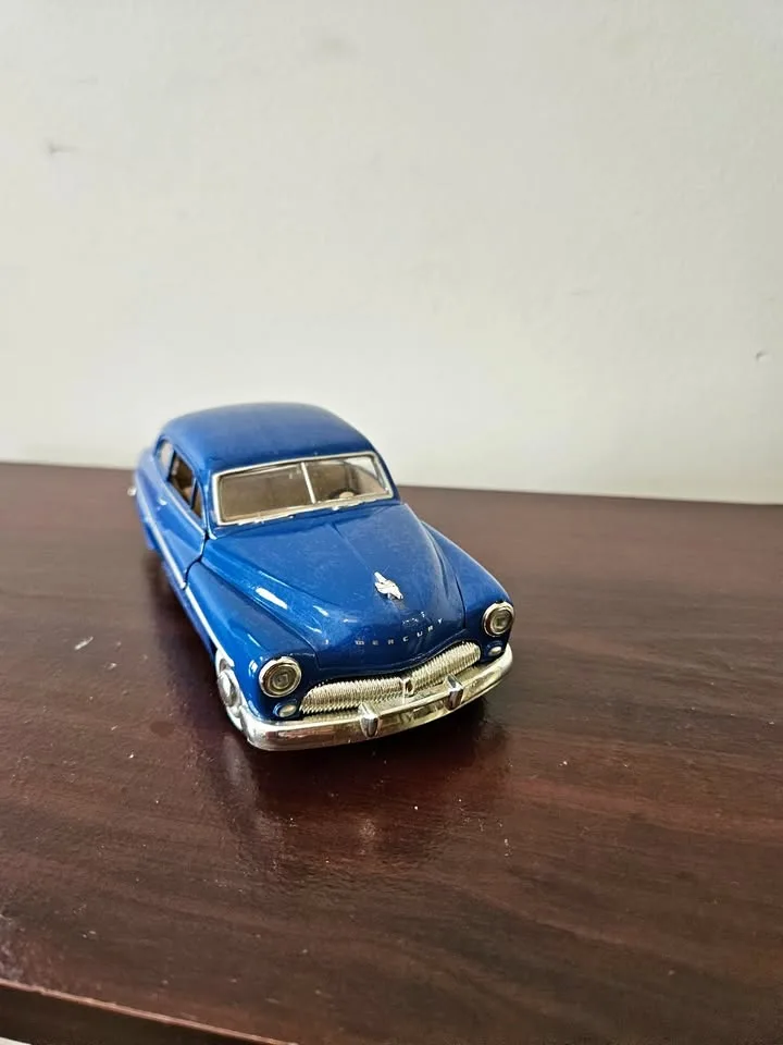 1949 Mercury Coupe 1:24 Die-Cast Model Car – Blue thumbnail