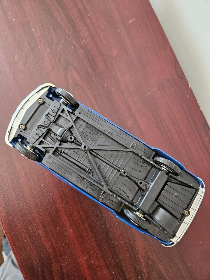1949 Mercury Coupe 1:24 Die-Cast Model Car – Blue - photo 3