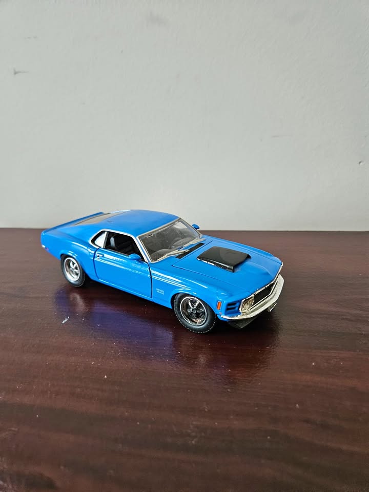 Ford Mustang Boss 429 1:24 Die-Cast – Blue Classic Car