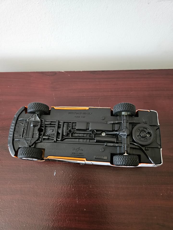 Harley-Davidson Ford F-150 STX 1:27 Die-Cast Truck - photo 3