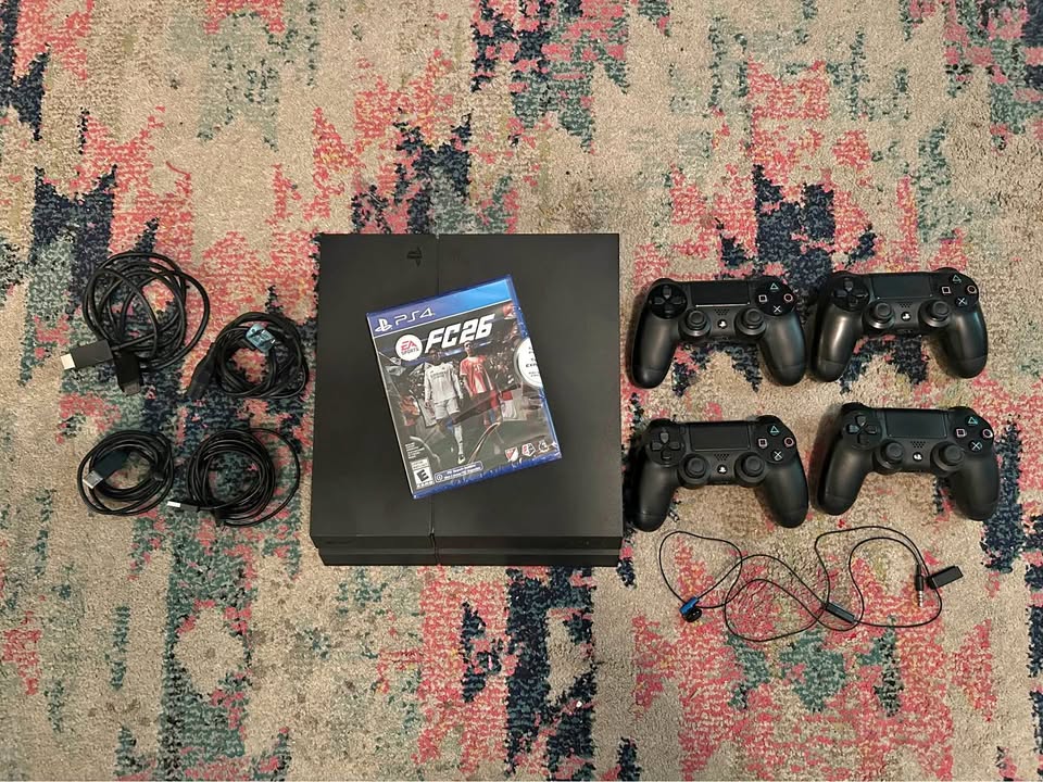 PS4 console + 4 controllers + FC 26 game (NEW)