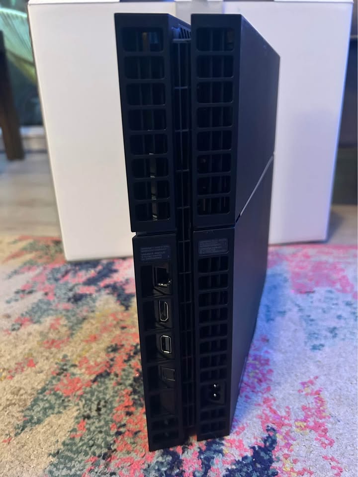 PS4 console + 4 controllers + FC 26 game (NEW) - photo 4