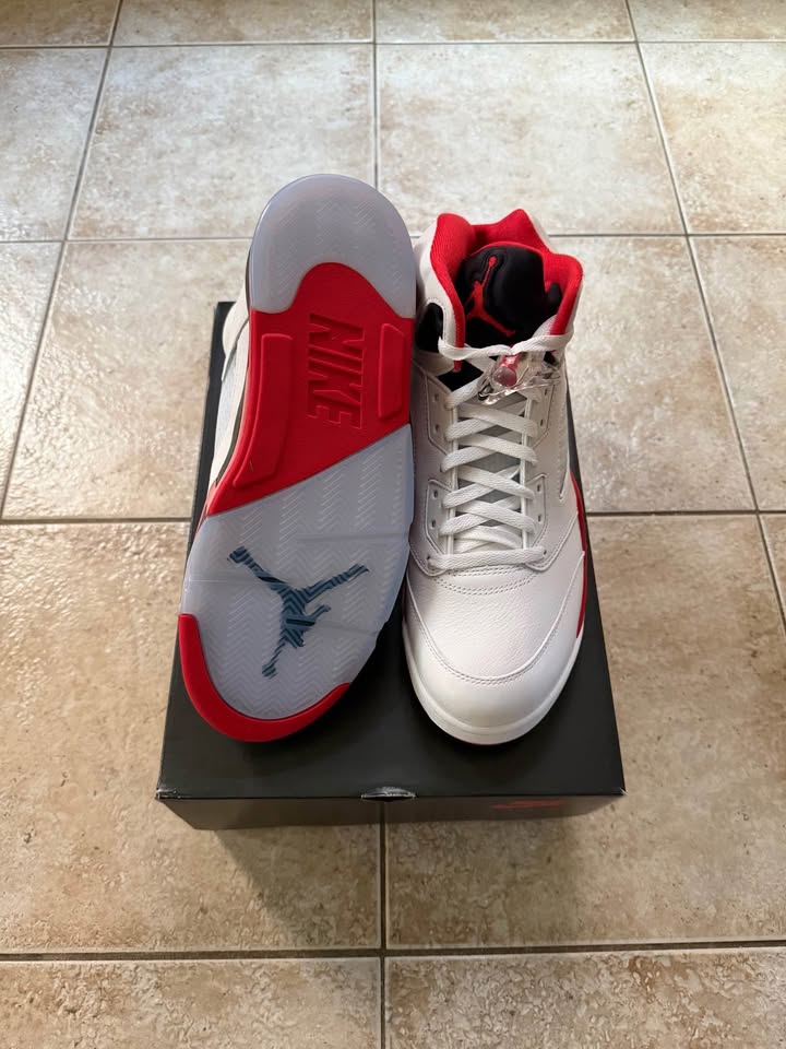 Jordan Retro 5 Fire Red (Black Tongue) DS - photo 3