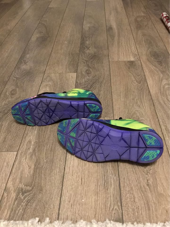 Nike Free Run Sneakers - Size 6 - photo 5