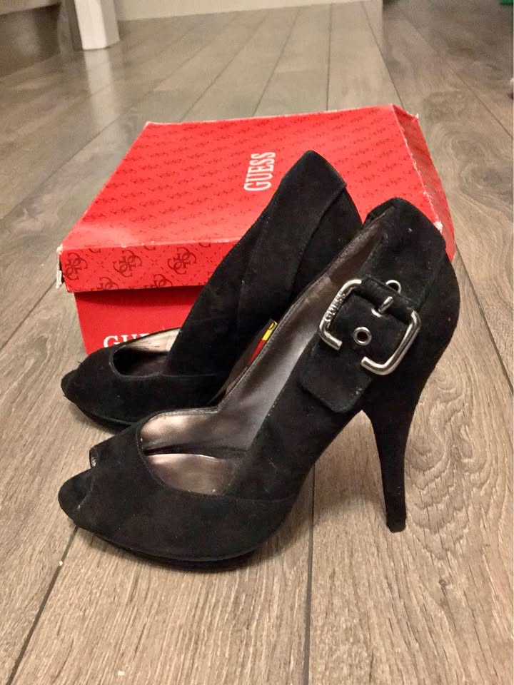 GUESS suede heels - size 6