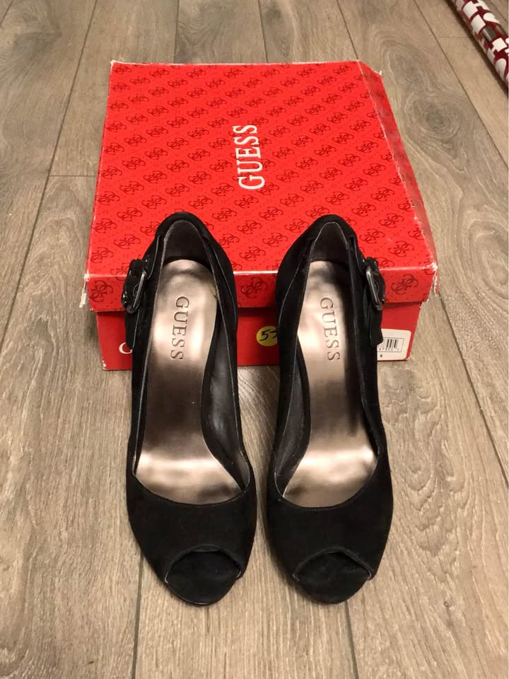 GUESS suede heels - size 6 - photo 2