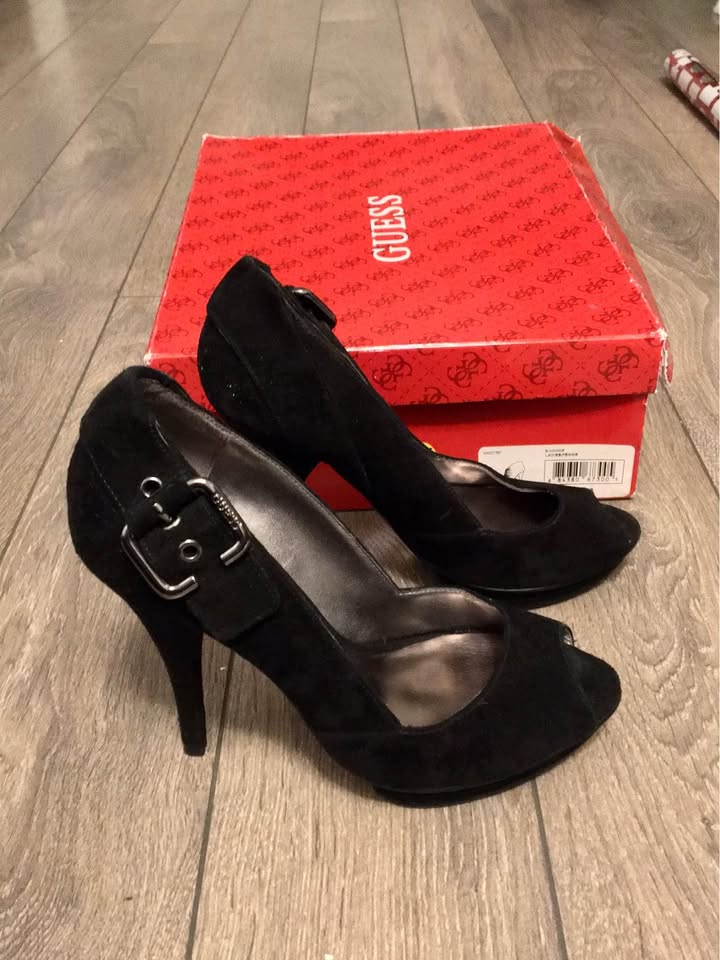 GUESS suede heels - size 6 - photo 3