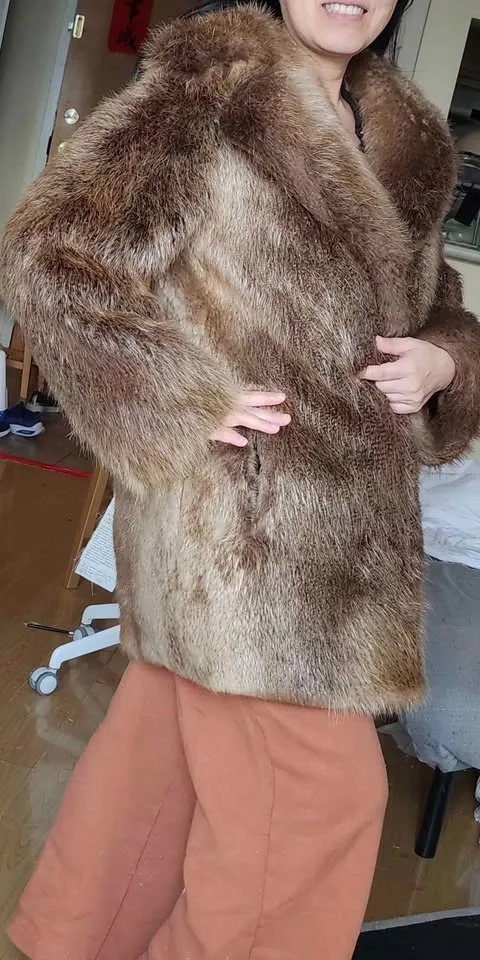 vintage fur coat image indicator(3)