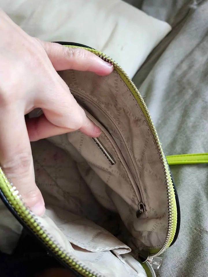 Beautiful Steve Madden Handbag image indicator(7)