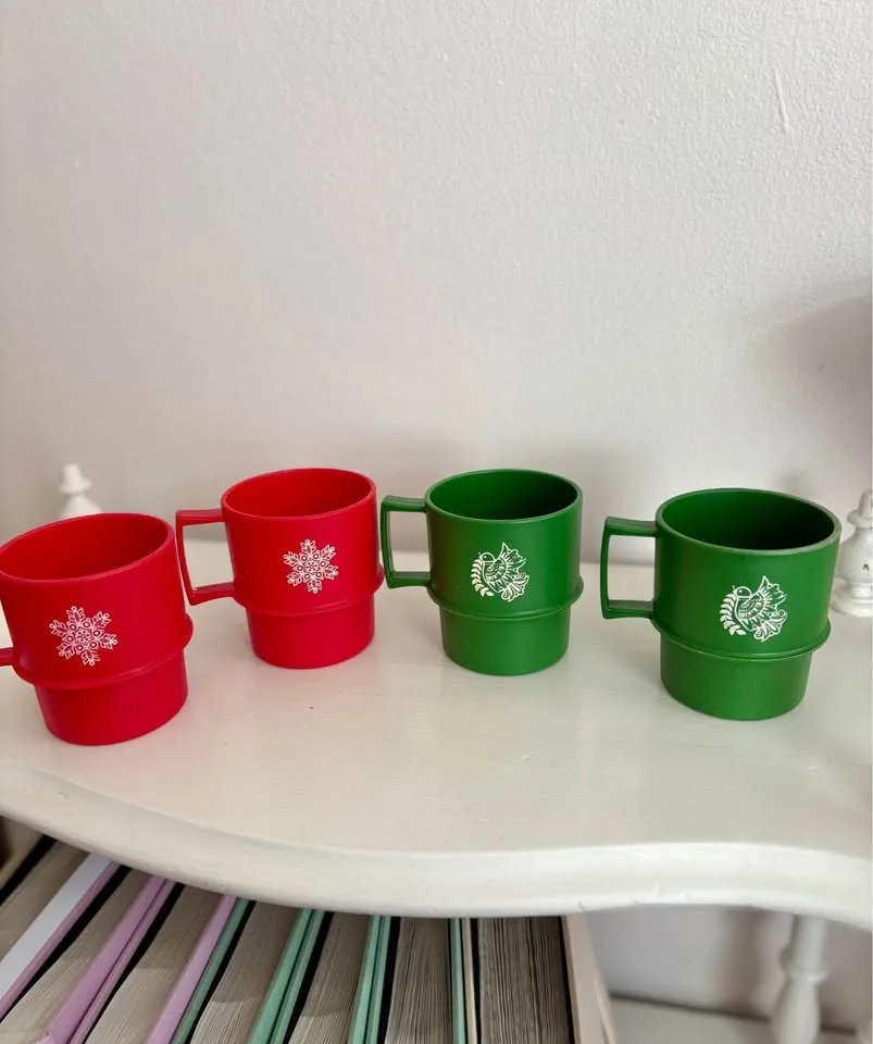 Vintage Tupperware Stacking Mugs image indicator(3)