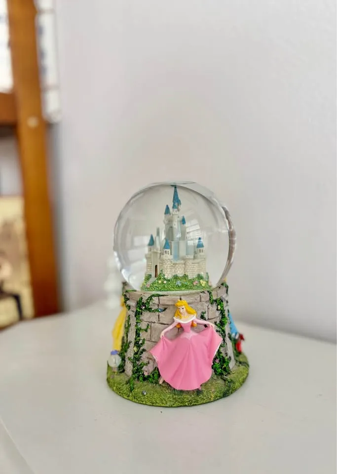 Hallmark Disney Princess Snow Globe image indicator(4)