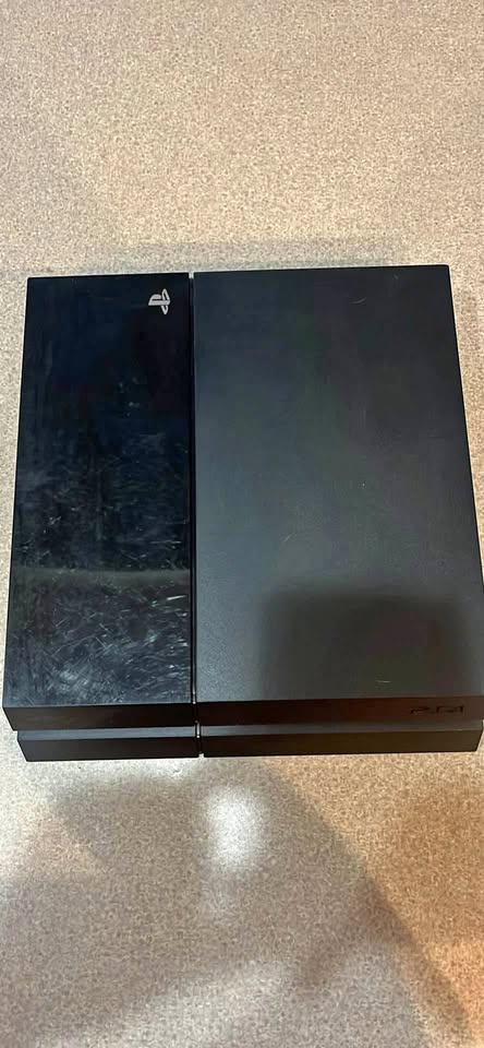 PlayStation 4 (PS4) 500GB Console – Works Great