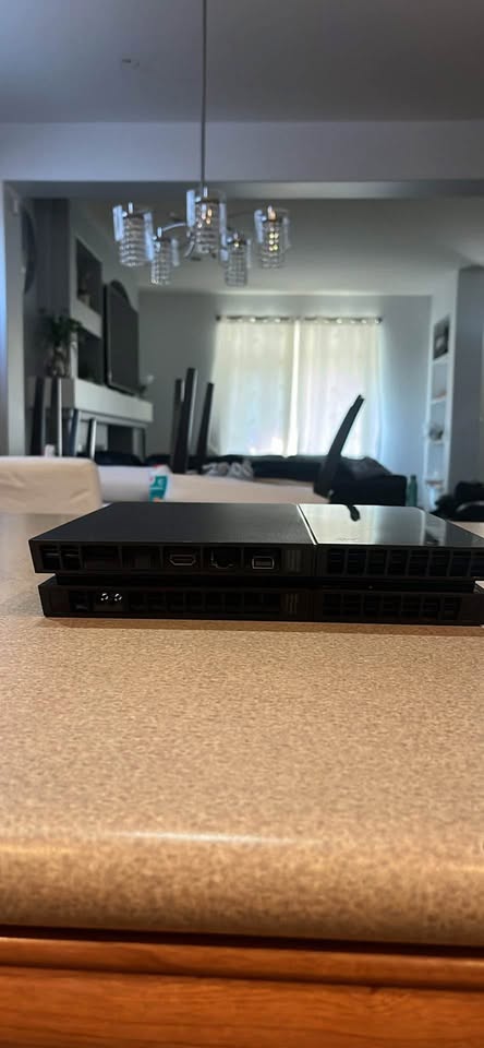 PlayStation 4 (PS4) 500GB Console – Works Great - photo 4