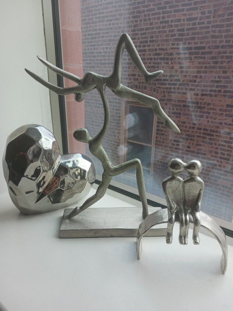 Modern Silver Sculpture Set – Abstract Couple & Heart Décor