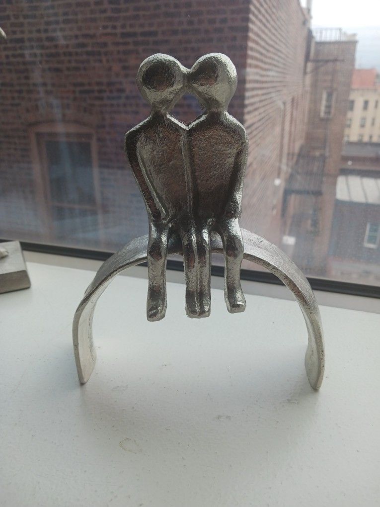 Modern Silver Sculpture Set – Abstract Couple & Heart Décor - photo 2
