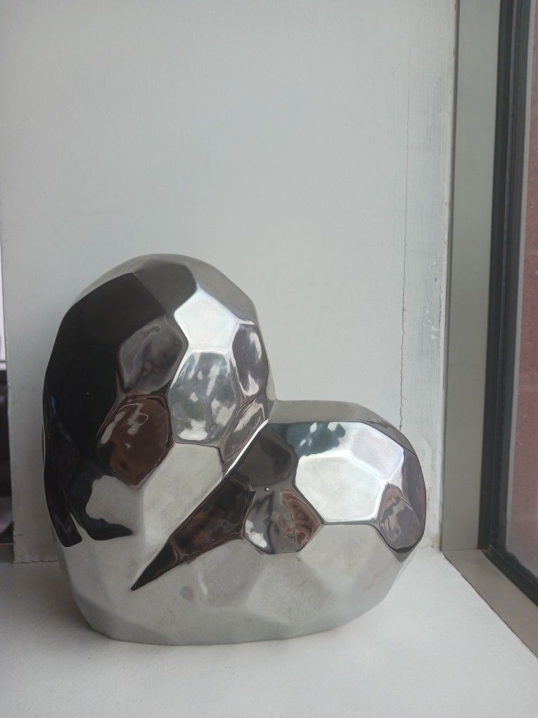 Modern Silver Sculpture Set – Abstract Couple & Heart Décor - photo 4
