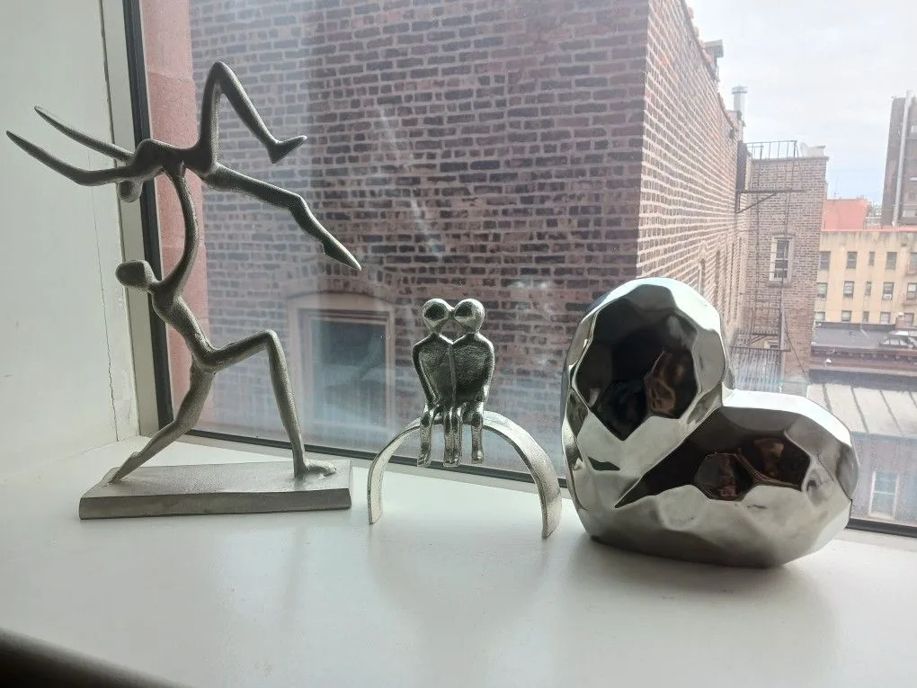 Modern Silver Sculpture Set – Abstract Couple & Heart Décor image indicator(7)