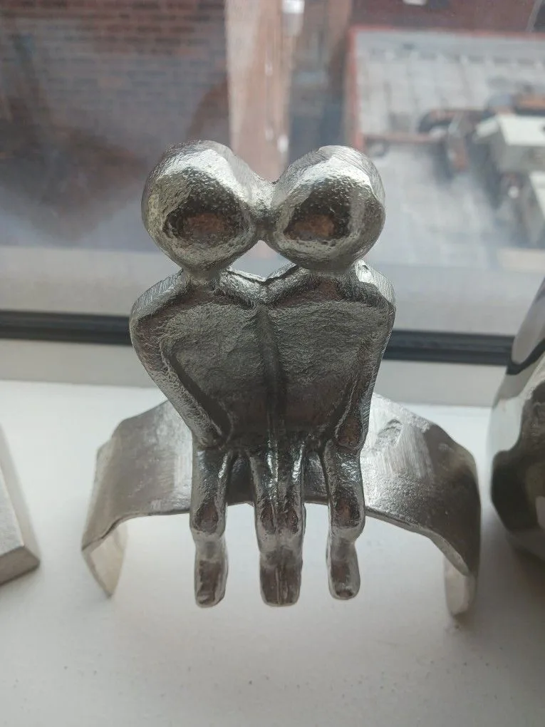 Modern Silver Sculpture Set – Abstract Couple & Heart Décor image indicator(8)