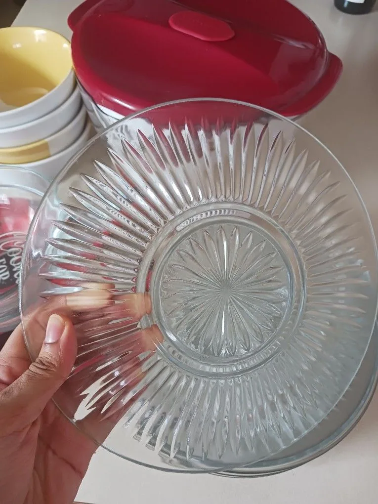Kitchenware Bundle Deal – Glass Plates, Bowls & Holiday Plates image indicator(9)