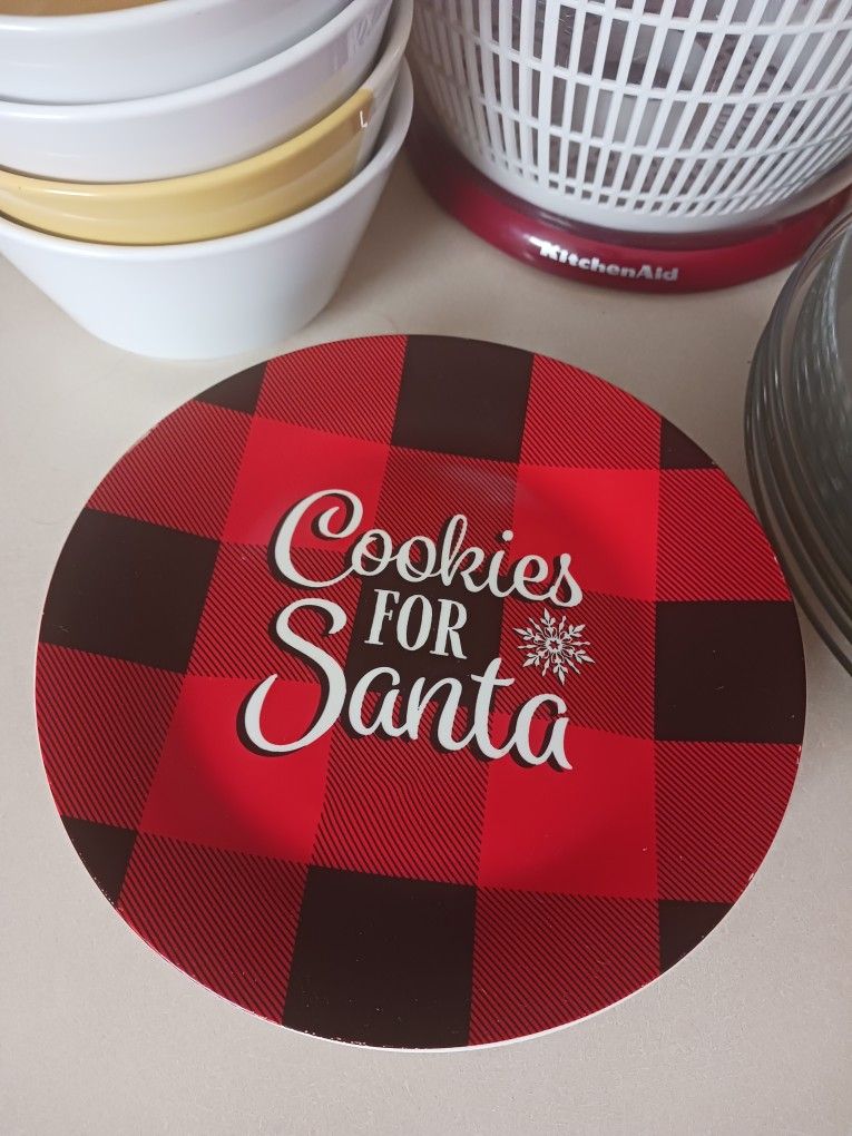 Kitchenware Bundle Deal – Glass Plates, Bowls & Holiday Plates - photo 2