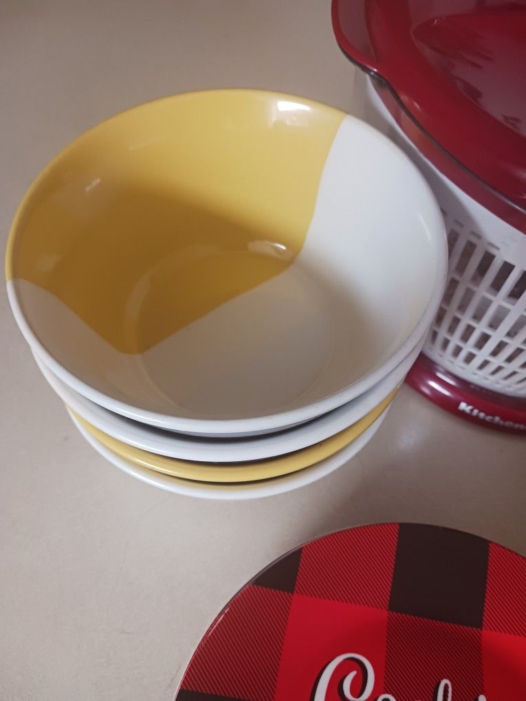 Kitchenware Bundle Deal – Glass Plates, Bowls & Holiday Plates - photo 3