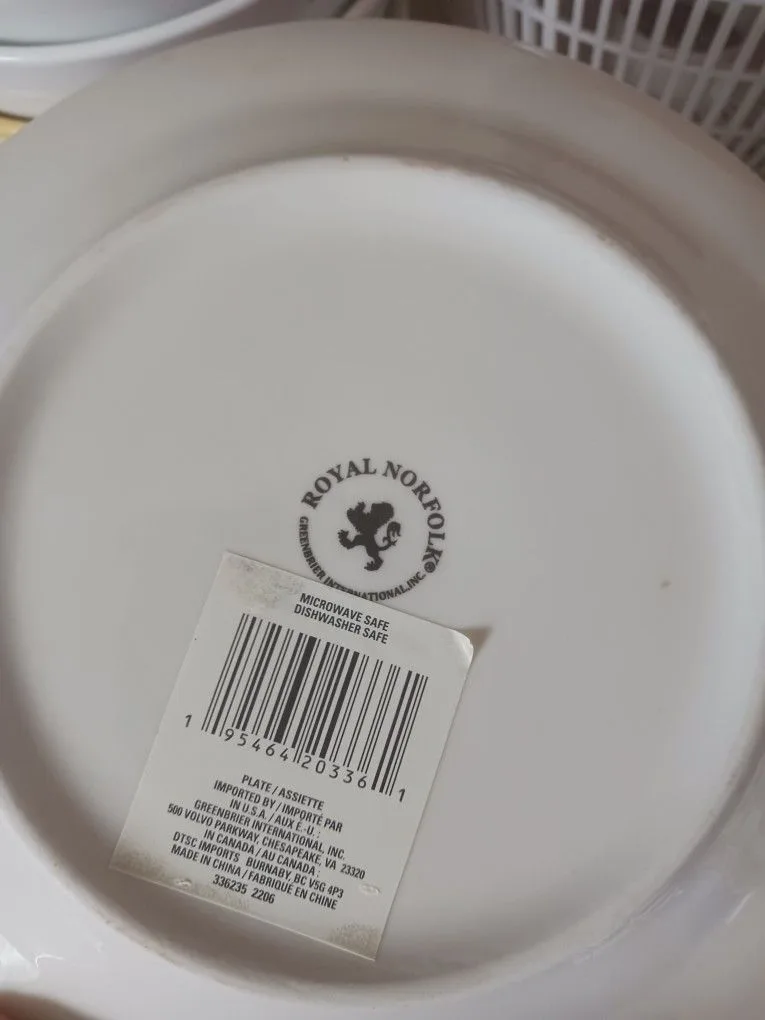 Kitchenware Bundle Deal – Glass Plates, Bowls & Holiday Plates image indicator(6)