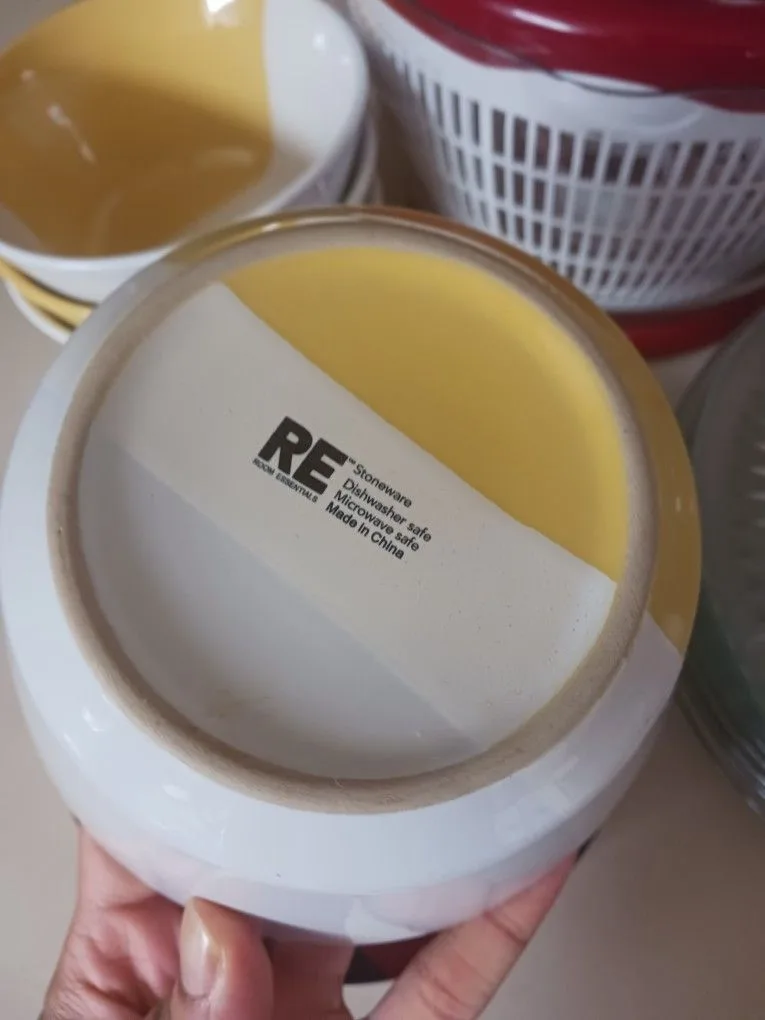 Kitchenware Bundle Deal – Glass Plates, Bowls & Holiday Plates image indicator(7)