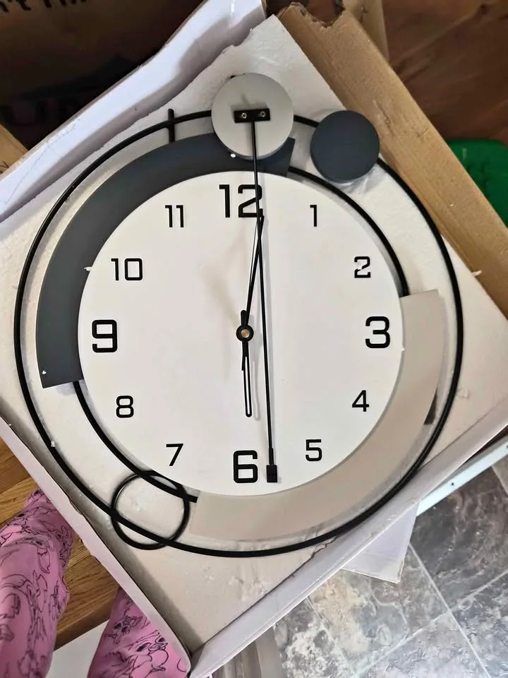 Wall clock thumbnail