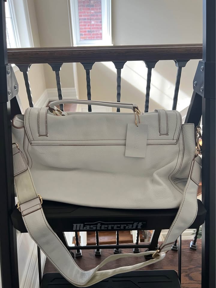 Danier Women’s Purse with Shoulder Strap - photo 2