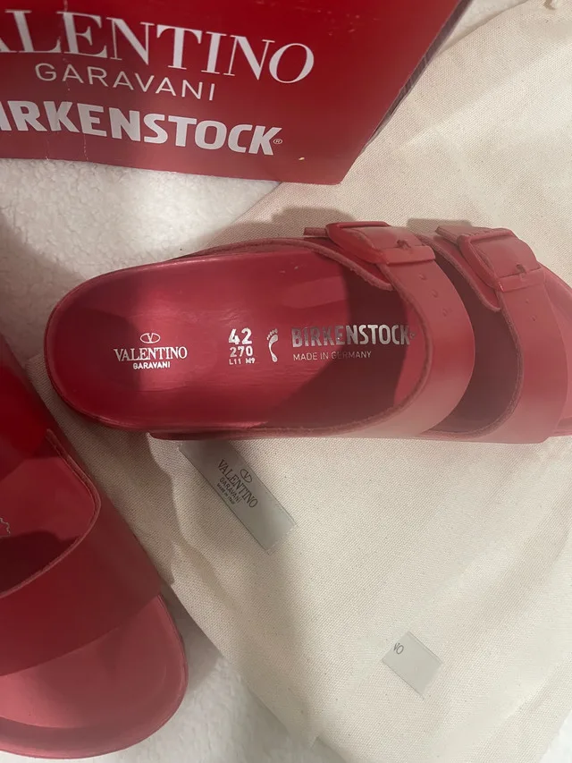 Valentino Garavani x Birkenstock image indicator(2)