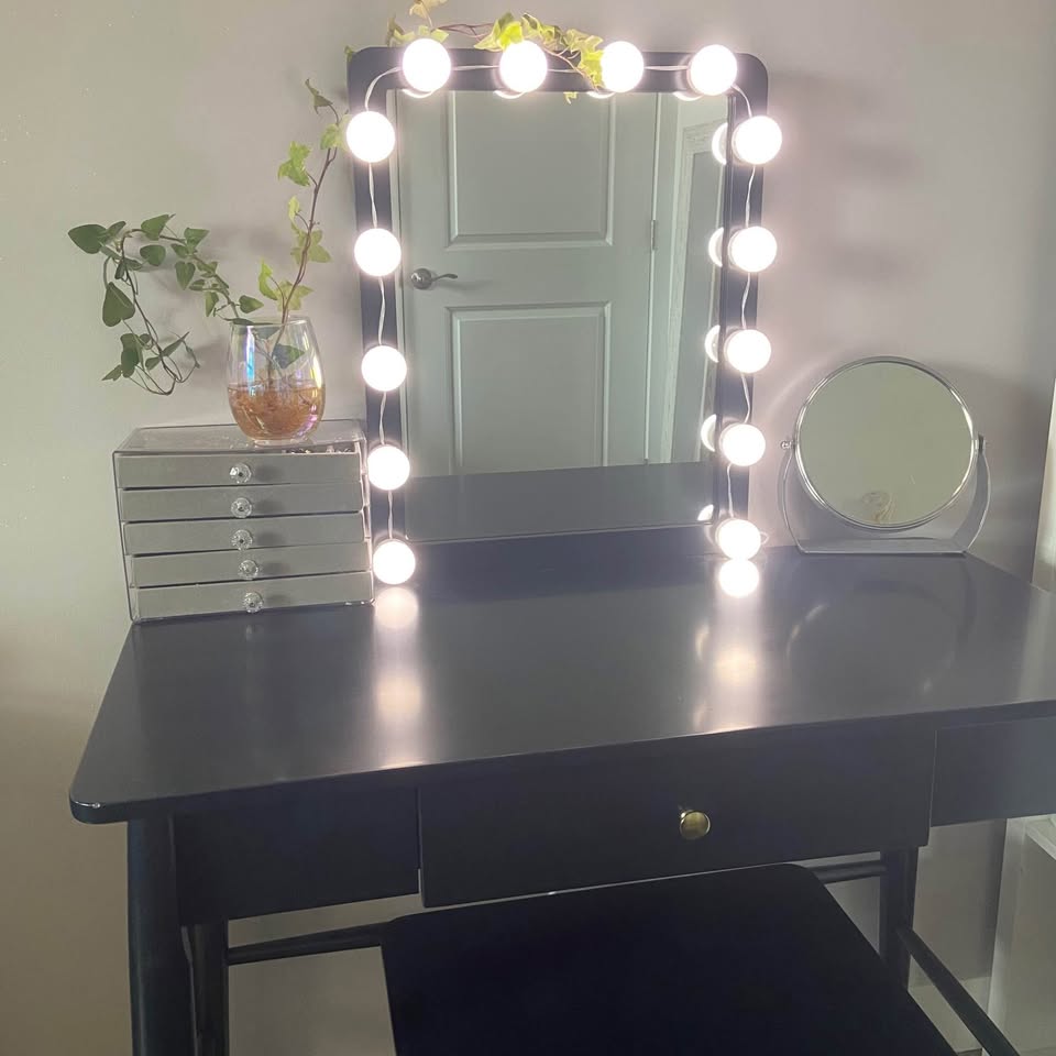 Vanity with lights - photo 4