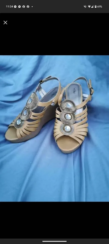 Women’s Size 8.5 Slingback Wedge Sandals image indicator(2)