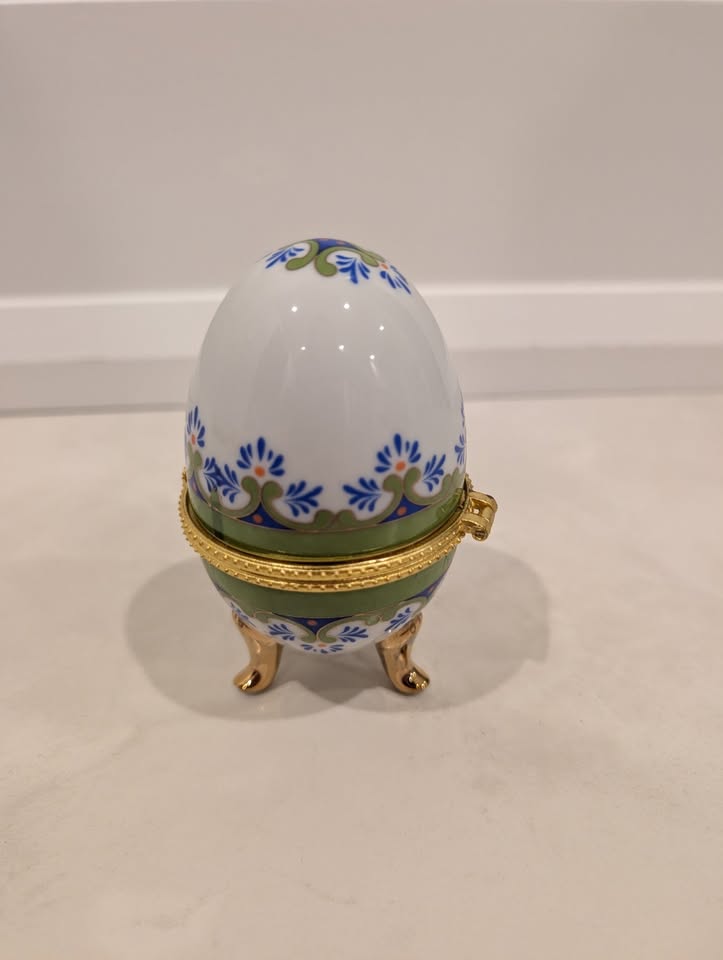 Hand Painted Egg Trinket Box with Blue and Green Design - photo 3