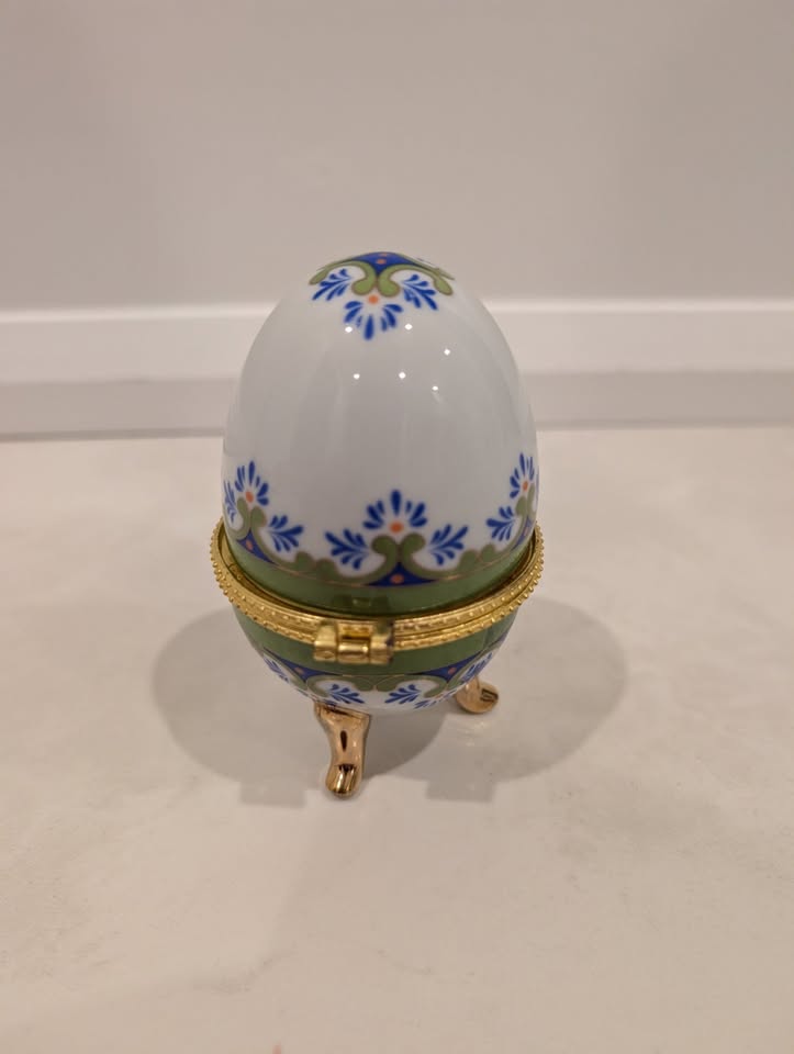 Hand Painted Egg Trinket Box with Blue and Green Design - photo 4