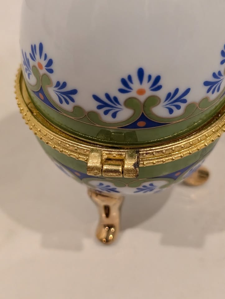 Hand Painted Egg Trinket Box with Blue and Green Design - photo 5