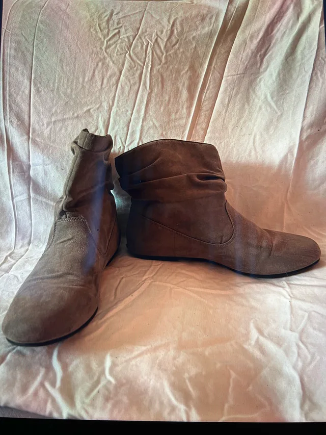 Grey Boots thumbnail
