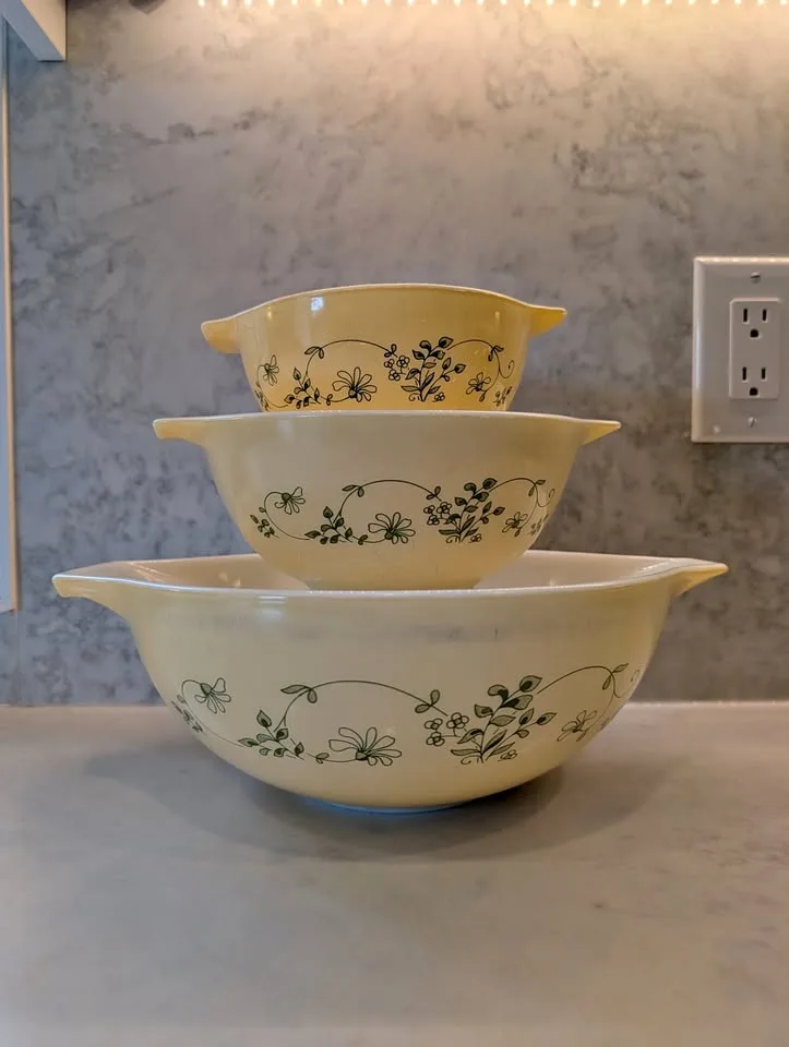 Vintage Pyrex Shenandoah Wintergreen Cinderella Bowl Set thumbnail