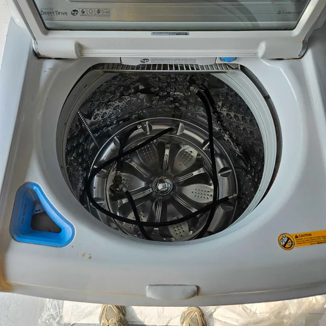 LG Washer and dryer REDUCED for quick sale image indicator(2)